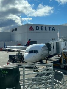 Delta Flight DL275 Diverted LAX