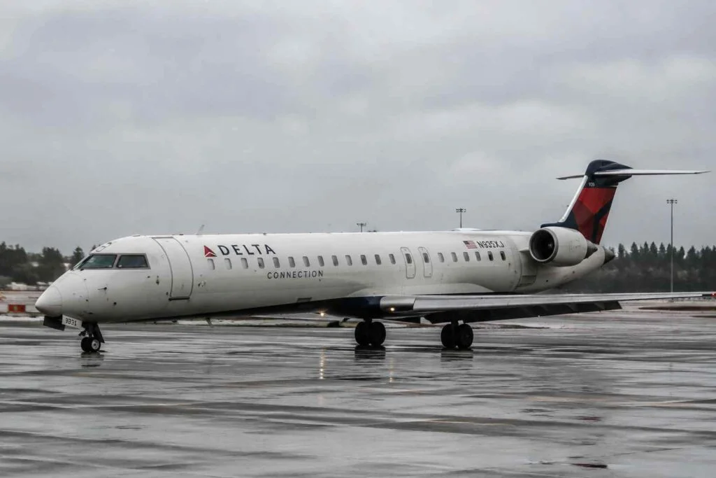 Delta Connection DL3543 Emergency Landing
